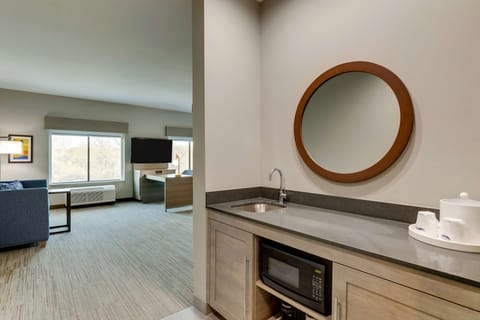 Egyptian cotton sheets, premium bedding, pillowtop beds, in-room safe