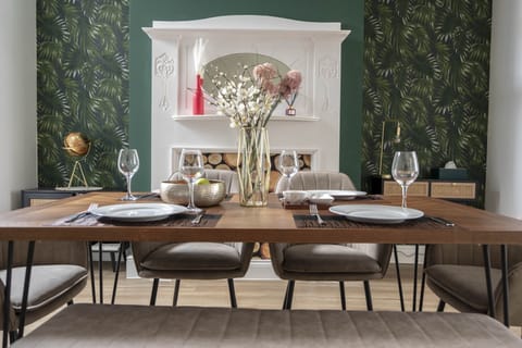 Luxury House, Private Bathroom (The Callies) | Restaurant