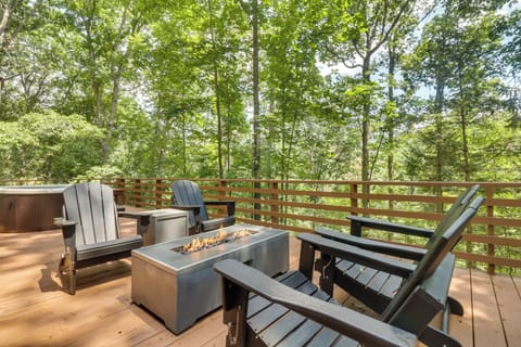 Broadway Vacation Rental | 2BR | 1BA | 1,100 Sq Ft | Steps Required