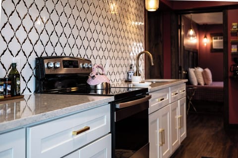 The Diamond’s kitchen is as functional as it is stylish—with a sleek tile backsplash, full-size appliances, and a coffee station stocked with options. Whether you're cooking a meal or prepping snacks for a group, everything you need is right here.