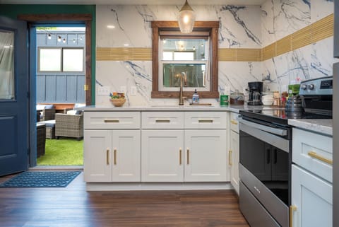 This fully equipped kitchen has everything you need—full-size appliances, cookware, and a well-stocked coffee and tea bar. Perfect for making meals, prepping snacks, or hosting dinner around the nearby table for six.