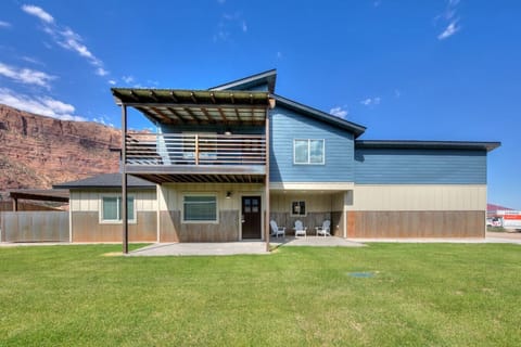 Front Porch, patio & Covered balcony