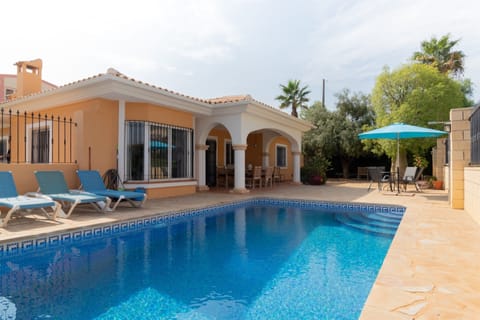 Private swimmingpool and terrace