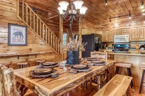 Four Bears Lodge's inviting dining table