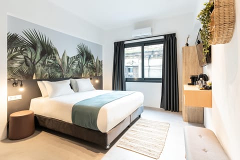 City Room | Premium bedding, pillowtop beds, in-room safe, individually decorated
