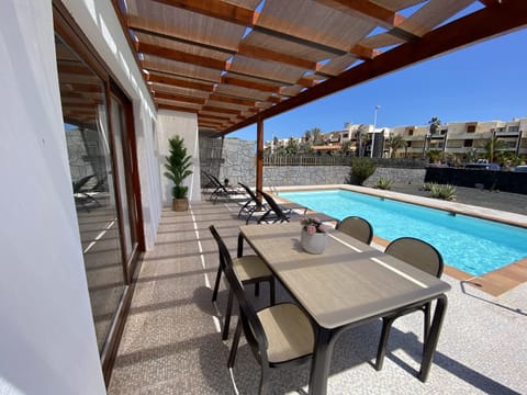 Enjoy the Lanzarote sun in your private pool with outdoor dining under the pergola.