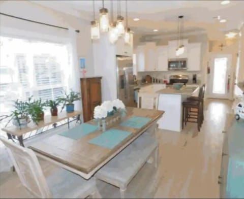 Open concept dining room and kitchen.