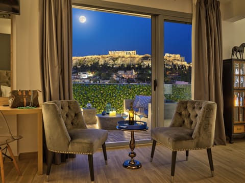 Suite with Terrace | Egyptian cotton sheets, premium bedding, minibar, in-room safe