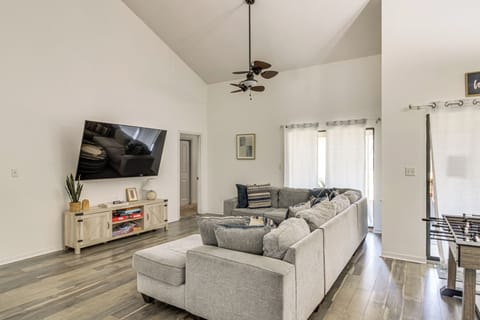 Navarre Vacation Rental | 1,610 Sq Ft | 4BR | 2BA | Step-Free Access