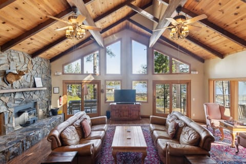 House, 5 Bedrooms | Living area | Smart TV, streaming services