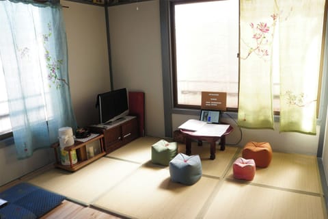 Basic Apartment, Non Smoking | Minibar, laptop workspace, free WiFi, bed sheets