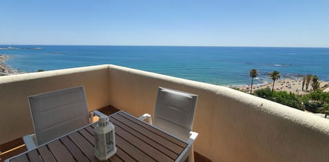 Panoramic Beach Views and Centrally located!