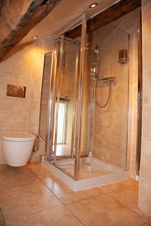 Basic Double Room, Ensuite | Bathroom