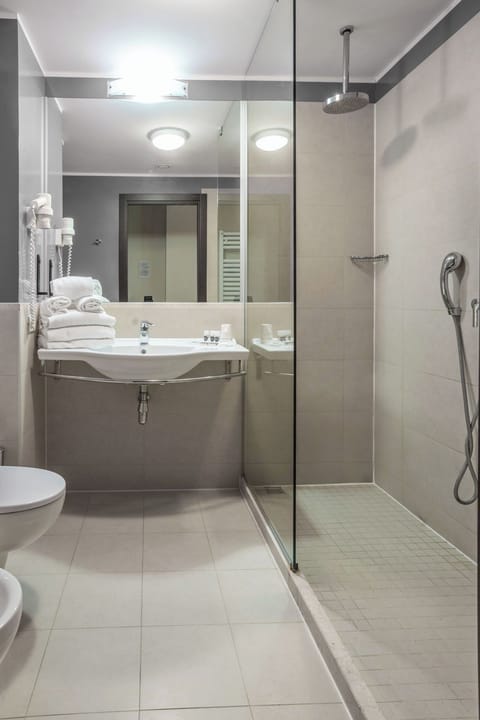 Premium bedding, pillowtop beds, minibar, in-room safe