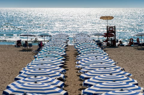 Private beach, beach umbrellas, beach bar