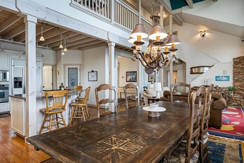 Architecture, Building, Dining Room, Dining Table, Furniture