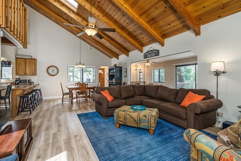 Furniture, Indoors, Living Room, Couch, Table