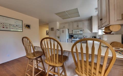 Kitchen. Unit 4 Lot 45 Vacation Rental (Casa Del Lago)