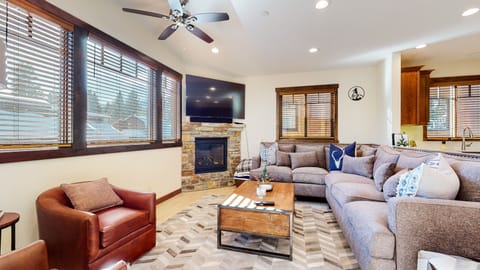 Home Decor, Living Room, Furniture, Indoors, Coffee Table