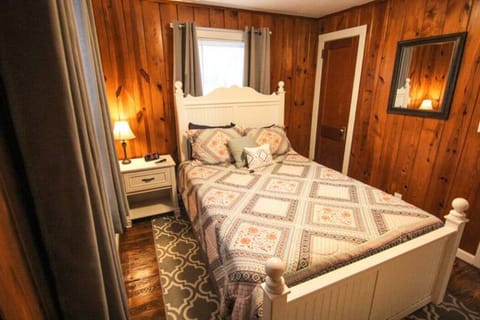 Bedroom with queen size bed, smart tv