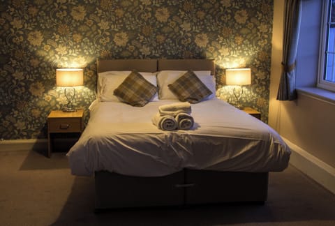 Family Double Room | Iron/ironing board, free WiFi, bed sheets