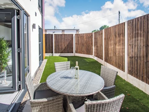 Sitting-out-area | The Bilberry - Scalby View Apartments, Scalby