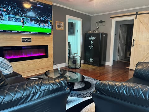 Beautiful upscale living room with 75” LG Flatscreen !