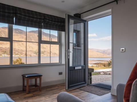 Sitting room | An D&Atilde;&sup2;bhran - Dornie Croft, Dornie