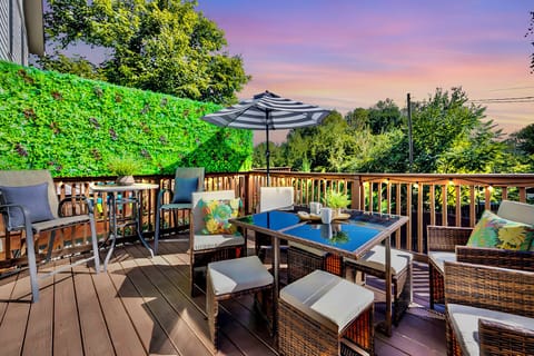 Experience our quiet Nashville neighborhood on your private patio!