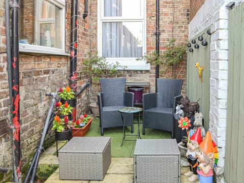 Sitting-out-area | Zack&rsquo;s Seaside Stay, Bridlington