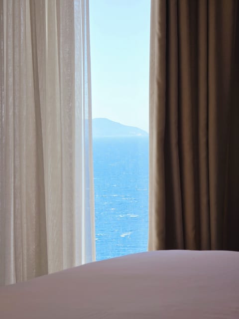 Luxury Suite | Frette Italian sheets, premium bedding, down comforters