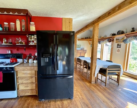 Coffee maker, kitchen aid mixer, gas stove, 18cuft fridge. Airy and clean.