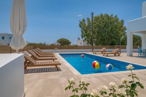 Swimming Pool with Flowers and Trees
Inviting pool view with floral details and trees offering privacy and shade.