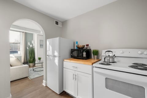 Wind Suite electric oven, microwave and fridge/freezer