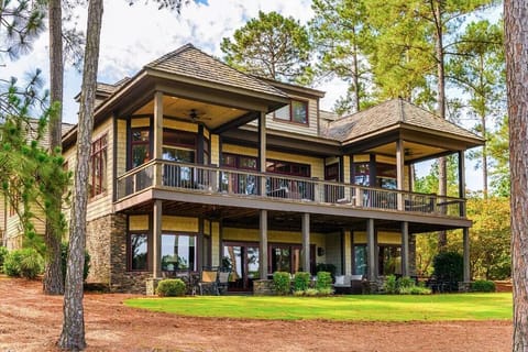 The Kenwood Villa is the perfect place to gather for golf trips, private events, or corporate retreats!