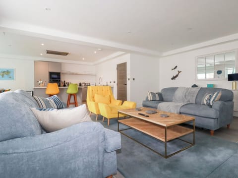 Cottage | Living area | TV