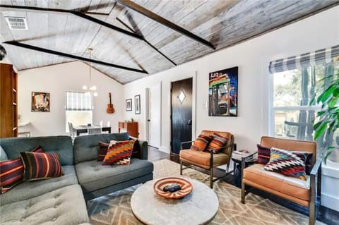 Living Room - Full Sofa Bed (2ppl)