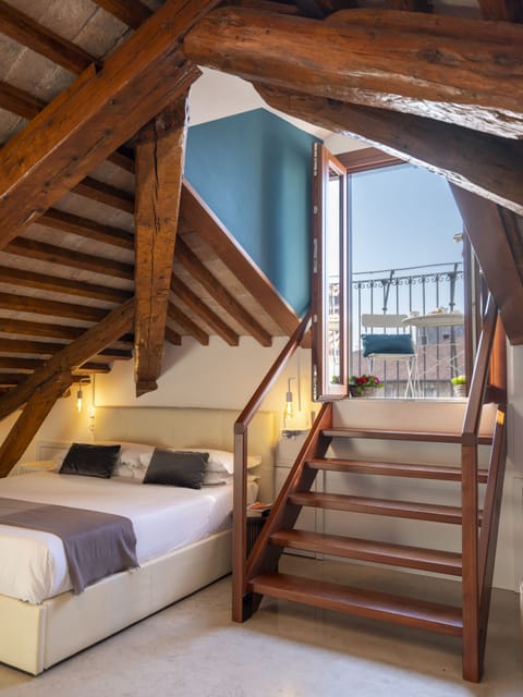 Deluxe Quadruple Room | Down comforters, minibar, soundproofing, free WiFi