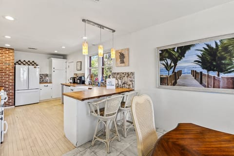 Daytona Beach Oceanfront Pet Friendly Airbnb Kitchen