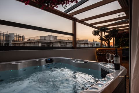Deluxe Suite | Premium bedding, soundproofing, free WiFi, bed sheets