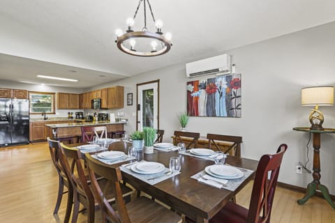 Dining for 8 plus kitchen peninsula with stools
