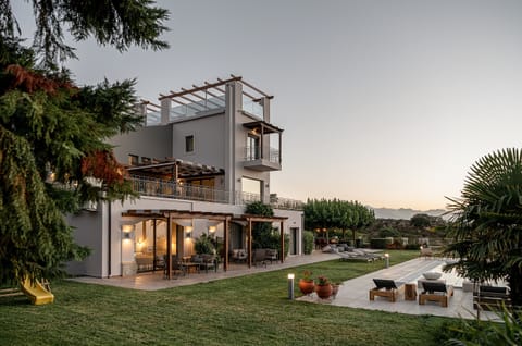 Villa Heora - The Floating Residence