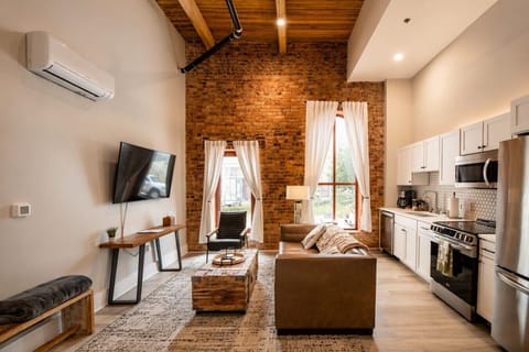 Townhouse 4 Full Room updated