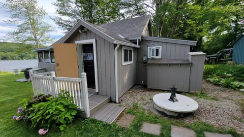 Entrance from the parking area