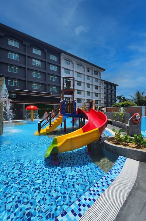 Indoor/outdoor pool