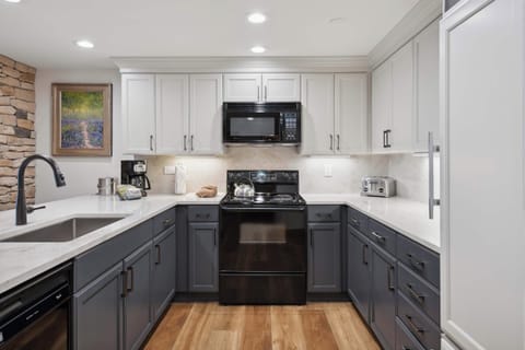 charter-l223-2833_54133411974_o