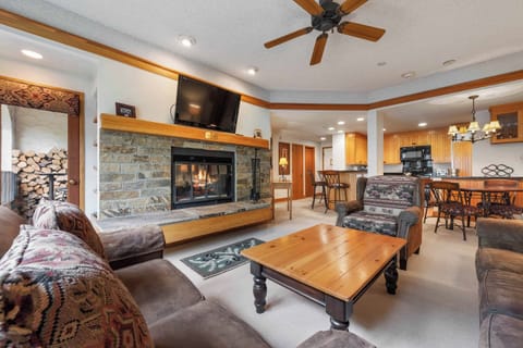 1705946903338-1300-6