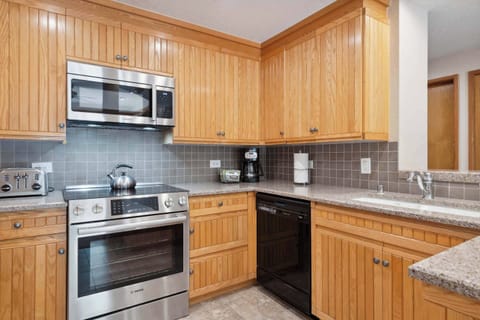 charterf330-8332_53857386029_o