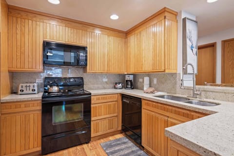 chartere250-8283_54725852884_o