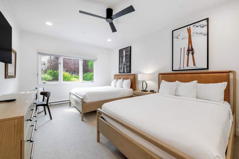 charter-e135-9394_54745204030_o